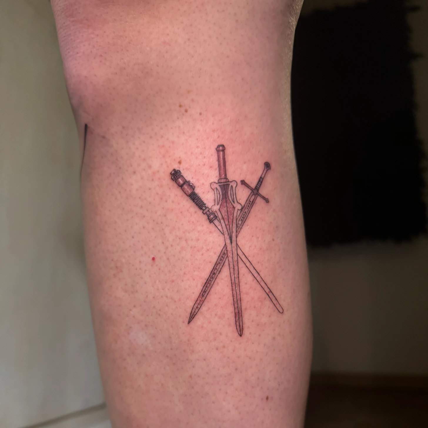 Großes Mandala- und Ornament-Tattoo auf dem Rücken - Geometric Backpiece in München bei Tattooine Sayagata