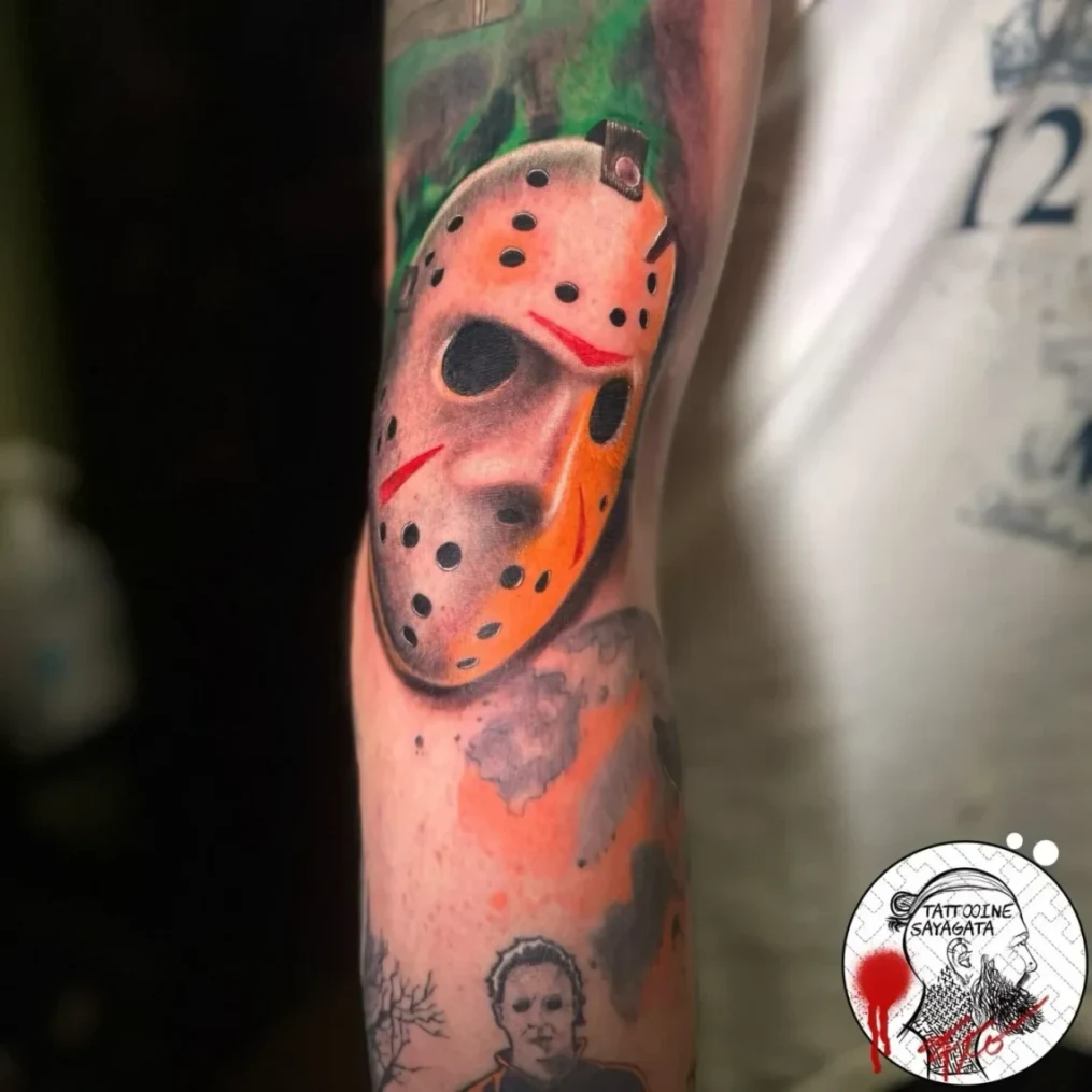 Horror Tattoo mit Jason-Maske - Color Realism Tattoo München