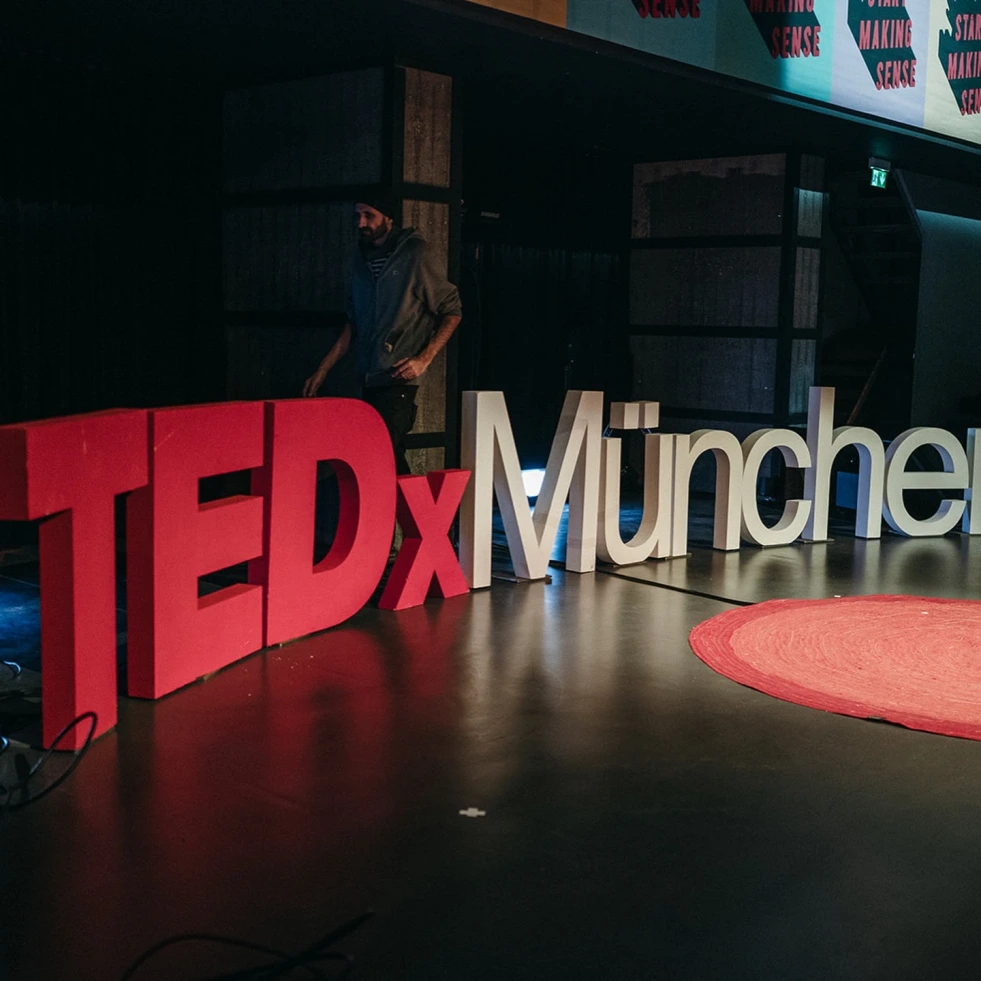 Tattooine Sayagata bei TEDx München zum Thema Organspende